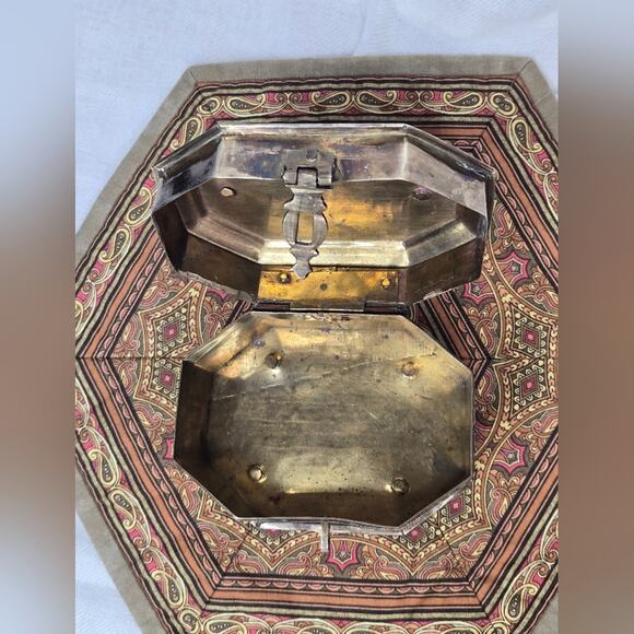 Vintage Hinged Brass Jewelry Trinket Tea Box Made in India - Picture 10 of 16